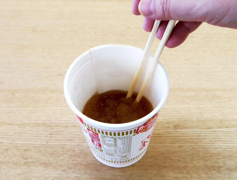 すぐに10秒程度、お箸などでかき混ぜる