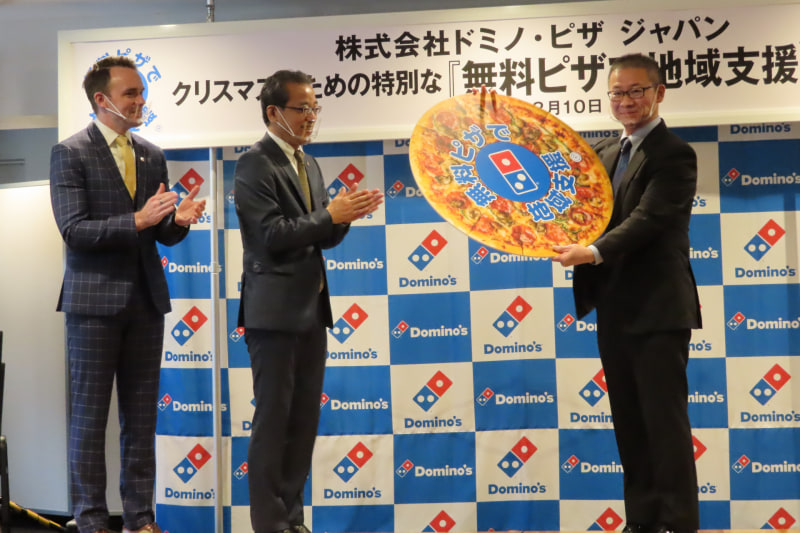 出席した各団体の代表者への贈呈式も行なわれた