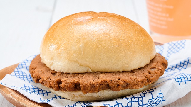 「はみでちゃったバーガー（てりやきソース＆マヨネーズ）」（160円）