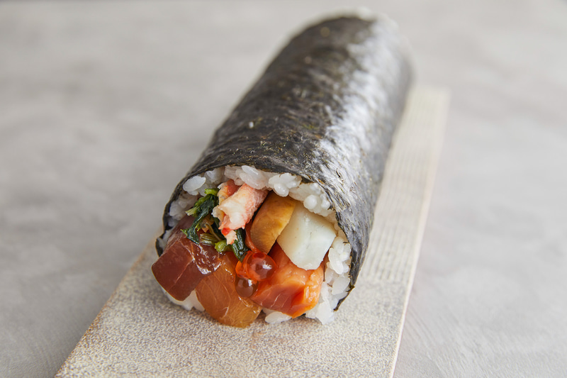 「まぐろとブリの海宝巻」（3024円）