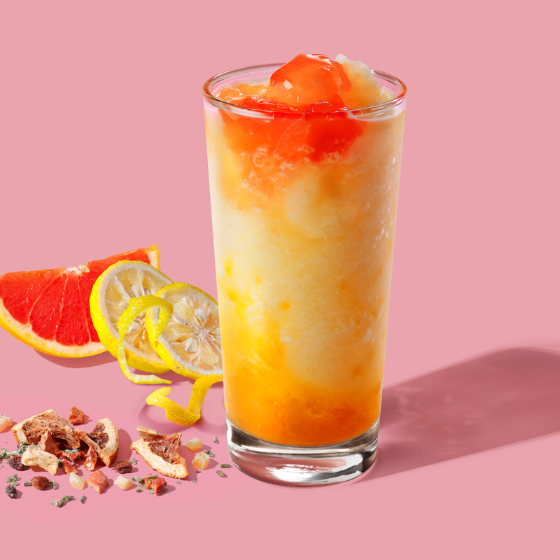 「ゆず＆シトラスラベンダーセージティーフラペチーノ」（テイクアウト734円/イートイン748円）