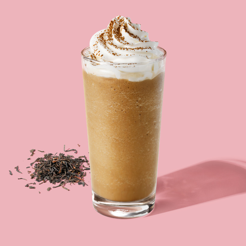 「クラシックティーラテフラペチーノ」（テイクアウト637円/イートイン649円）
