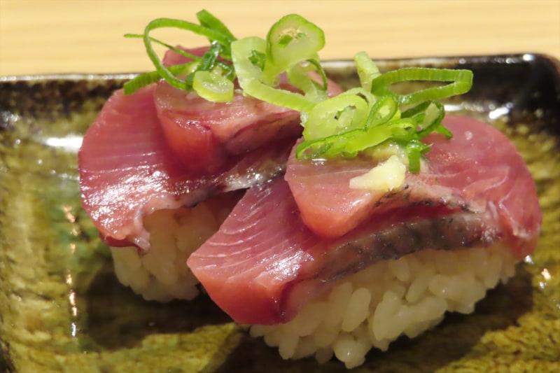 「とろカツオにぎり」