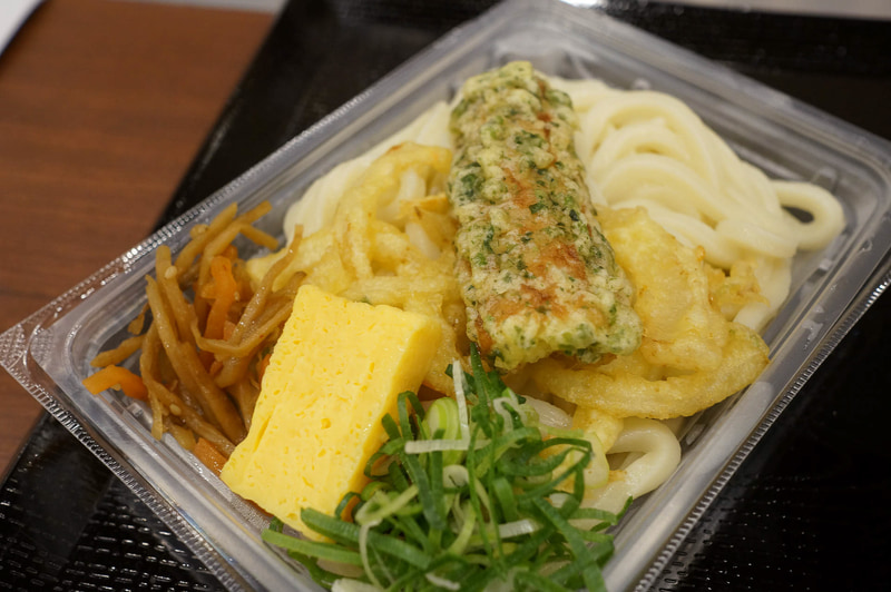 カレーに天ぷらは意外なくらいの好相性