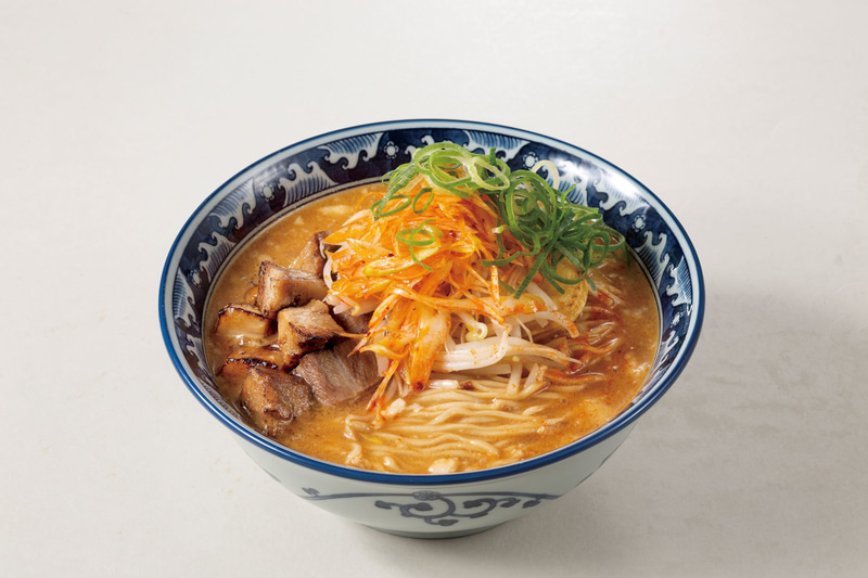 よってこや「乱切り炙りチャーシューの辛ネギ味噌ラーメン」