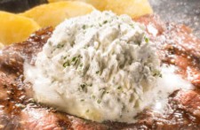 期間中、「特製ガーリックバター」が無料で付いてくる