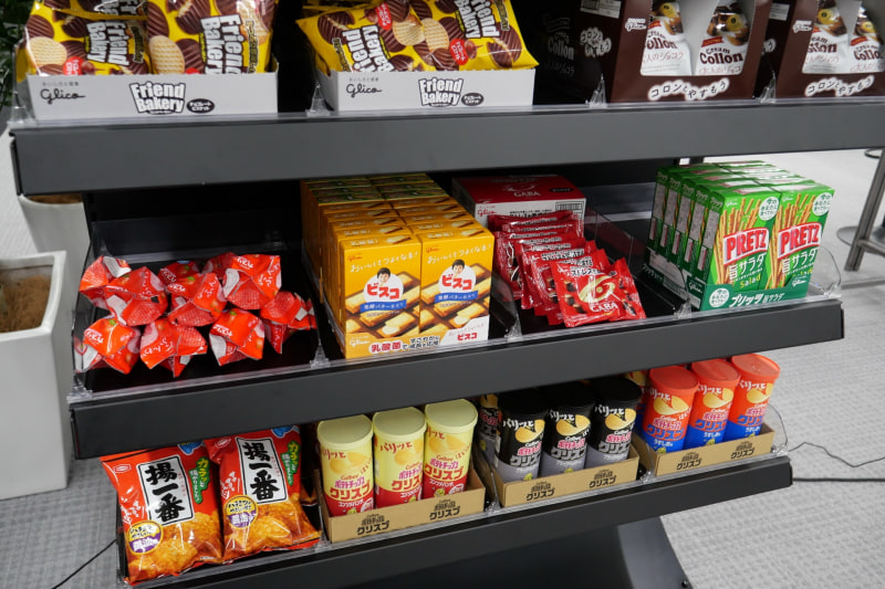商品購入時には、商品棚から好きな商品を手に取るだけ