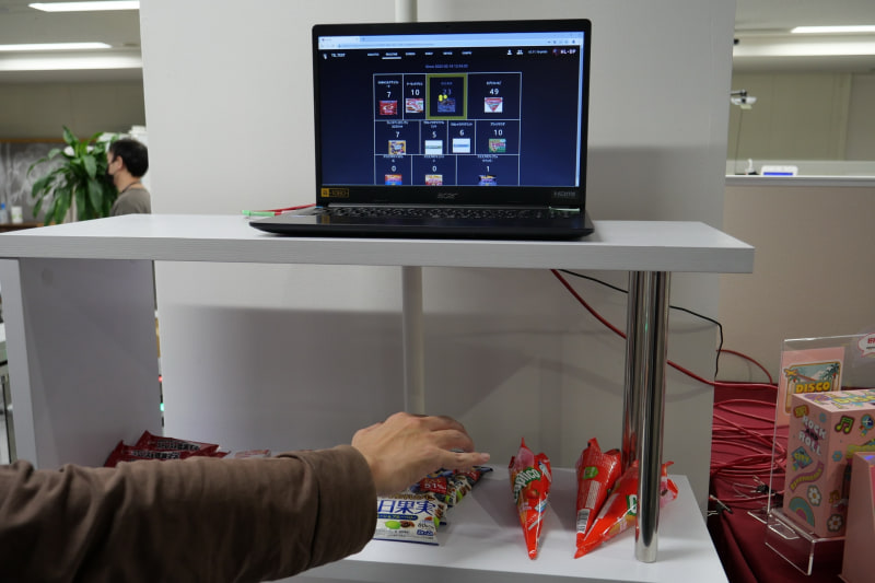 3D LiDARはミリ単位での測距が可能で、手の動きを細かく捕捉。こちらと商品棚の重量センサーの情報を組み合わせ、手に取った商品を正確に捕捉する