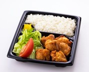 「ヒカル考案 冗談抜きで旨いおかんの唐揚げ弁当（6個）」（1110円）
