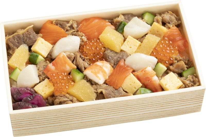 「すき焼き海鮮しゃり弁」（1570円）
