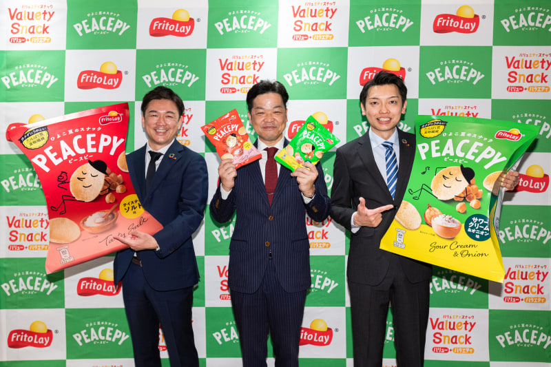（左から）商品本部 本部長の齋藤紀光氏、代表取締役社長の松田光弘氏、商品本部 商品部 マーケティング課の吉川知広氏