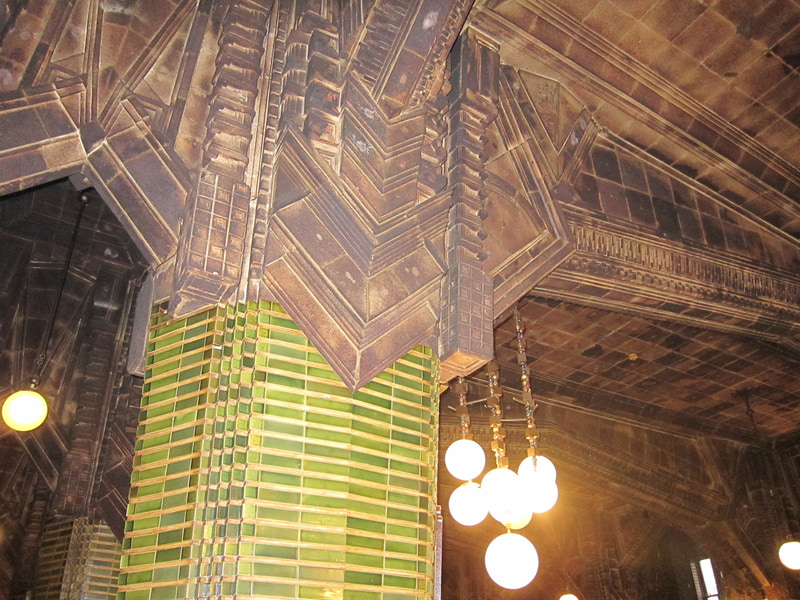 「豊穣と収穫」がコンセプト。「大麦」「葡萄の房」「ビールの泡」などをモチーフにしたデザインが施されている