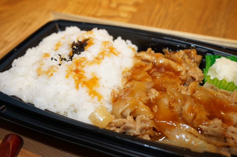 タレは生姜焼きにもたくさんかけたいが、ご飯にもかけたいところ