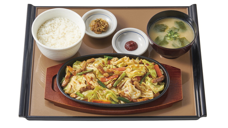 「～ガツンとニンニク～やみつき豚キャベ定食」（790円）