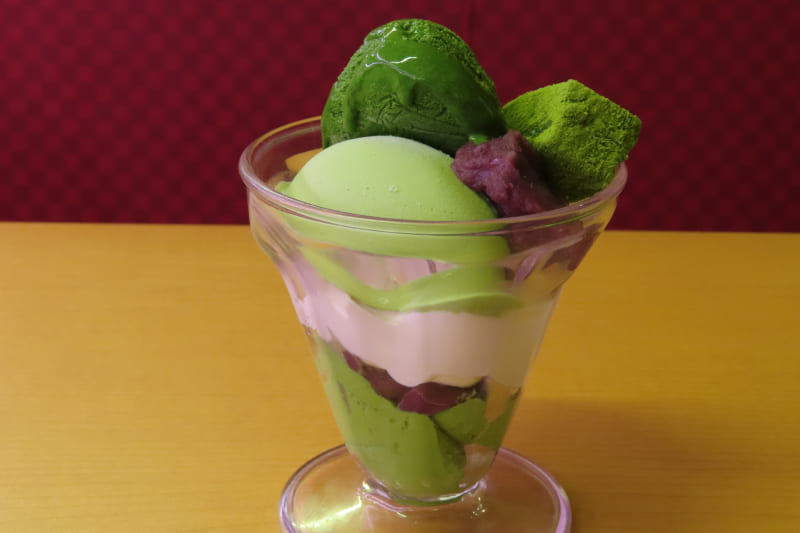 「抹茶すぎるパフェ」（308円）