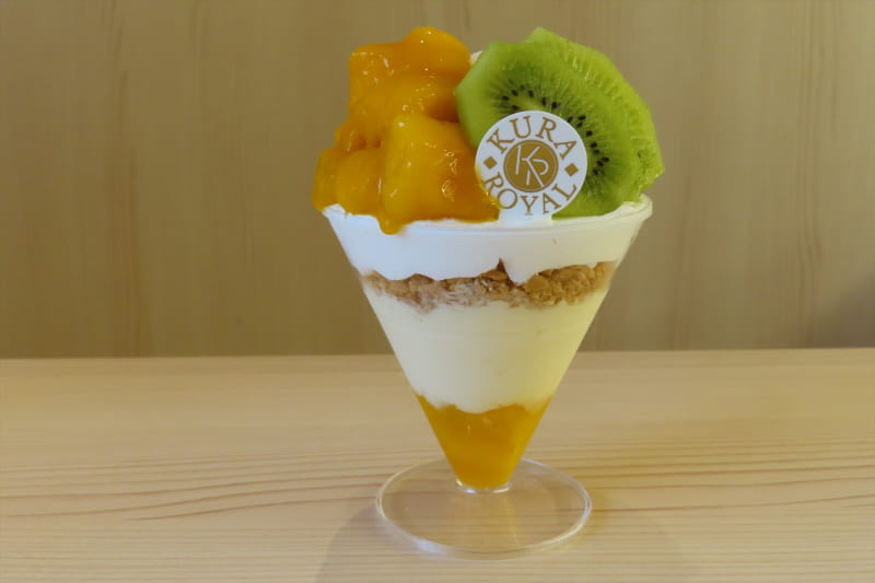 完熟マンゴーのハニームースパフェ