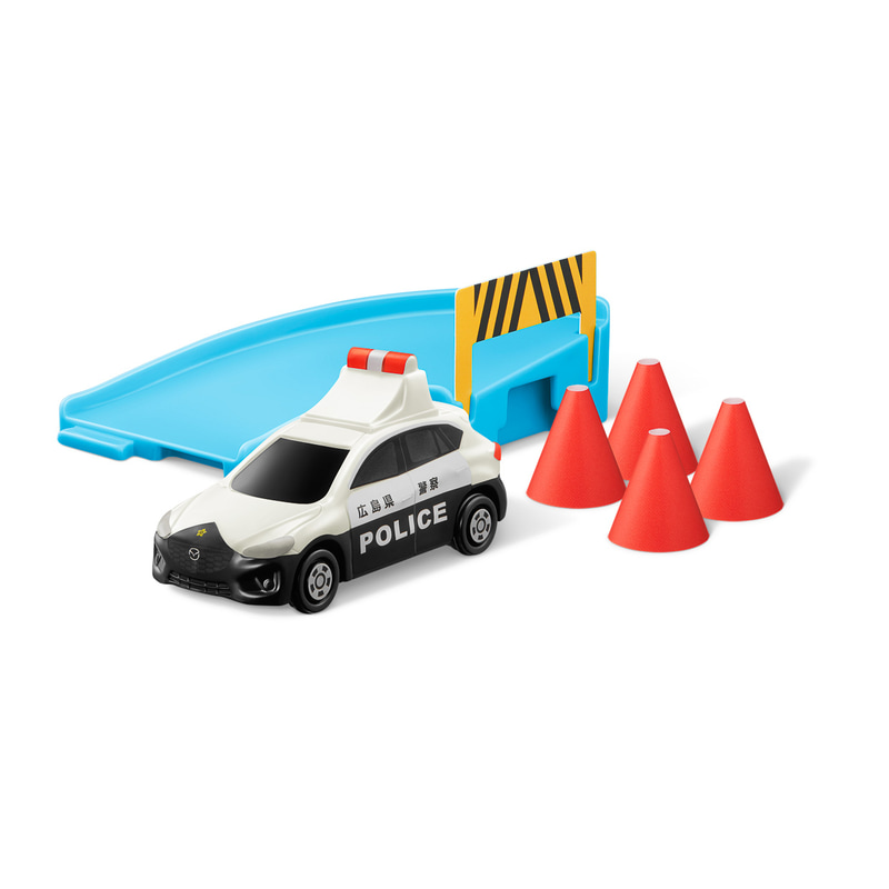 カーブ道路＆マツダCX-5パトロールカー