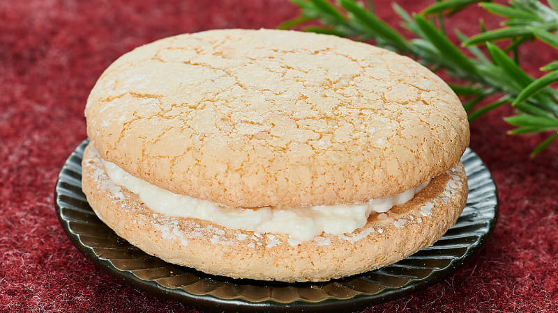 「ダックワーズ ラム風味クリーム」（108円）