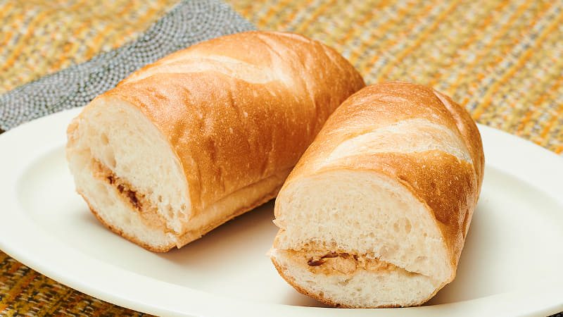 「VLフランスパンサンド（黒糖入りきなこクリーム）」（108円）
