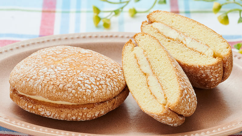 「2個っとブッセ（チーズ）」（108円）