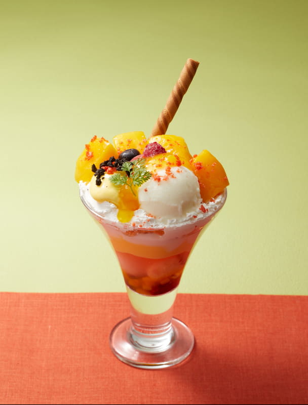 「初夏の完熟マンゴーパフェ」（658円）