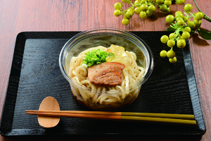 「ちょい麺 麺処てぃあんだー監修 冷しラフテーそば」（397円）
