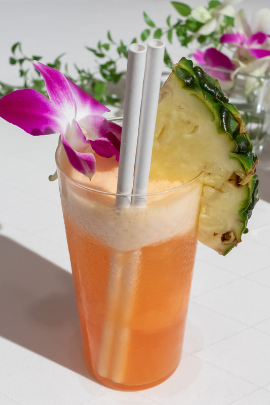 「ハレクラニ フルーツパンチ」（2090円）は、オレンジやパイナップルを使ったノンアルコールカクテル