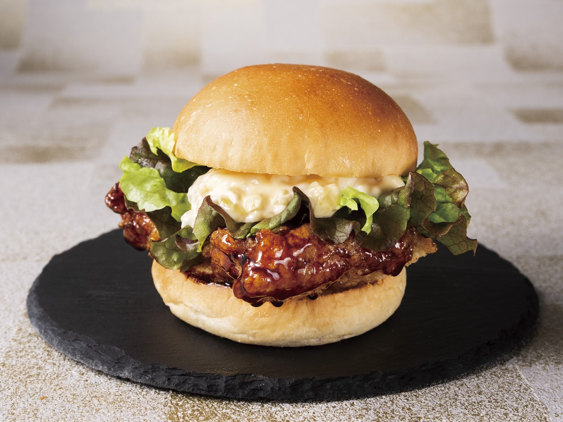 「タルタルてりやきバーガー」（421円）