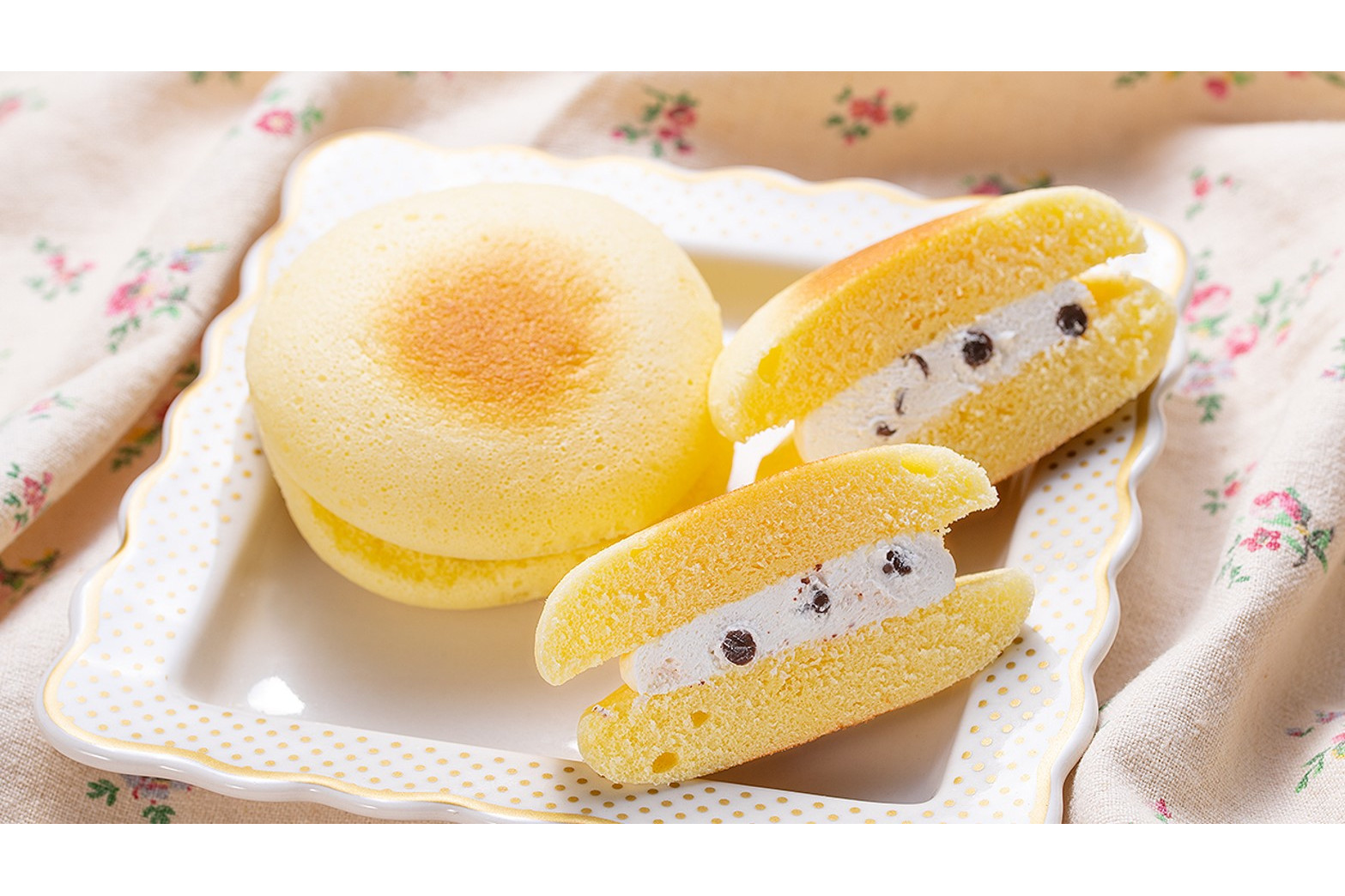 ふわふわケーキ（チョコチップ入りクリーム）