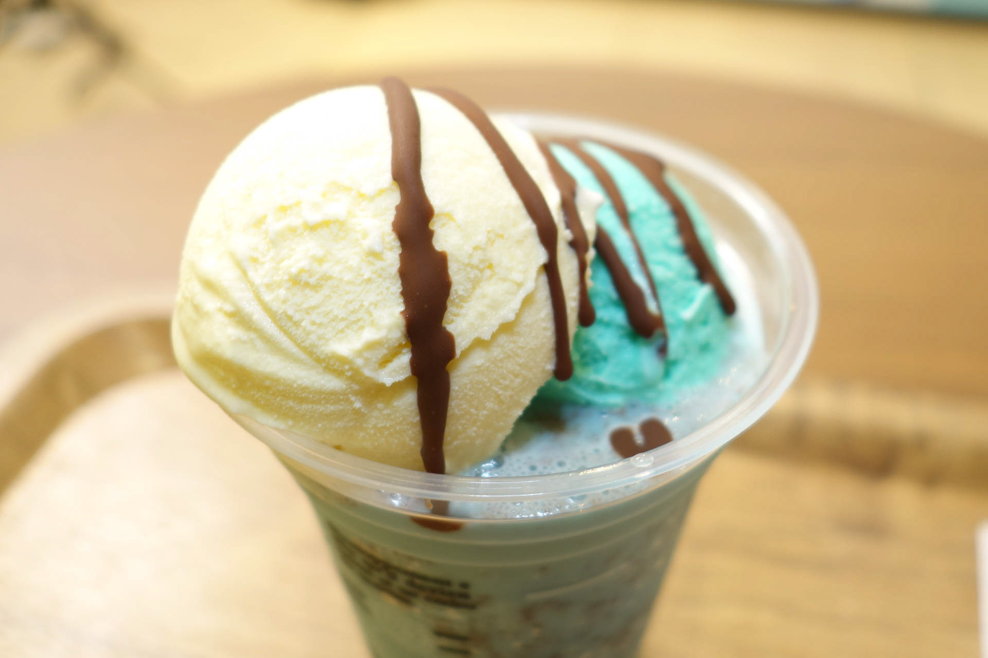 バニラアイスを追加トッピングすると標準のミントミルクアイスもあるのでアイスが2種類楽しめる