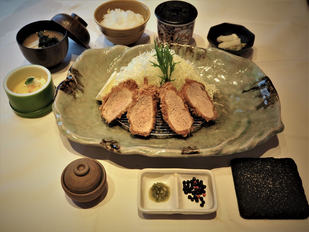 かつアンドかつ「瀬戸内六穀豚のヒレかつ御膳」