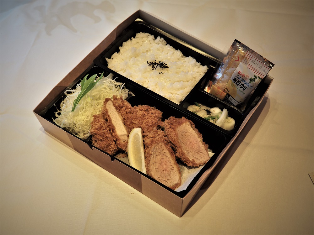 「瀬戸内六穀豚ロース・ヒレ弁当」（1782円）