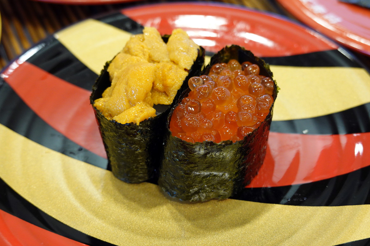 満足感の高い「うにいくら合盛り軍艦」