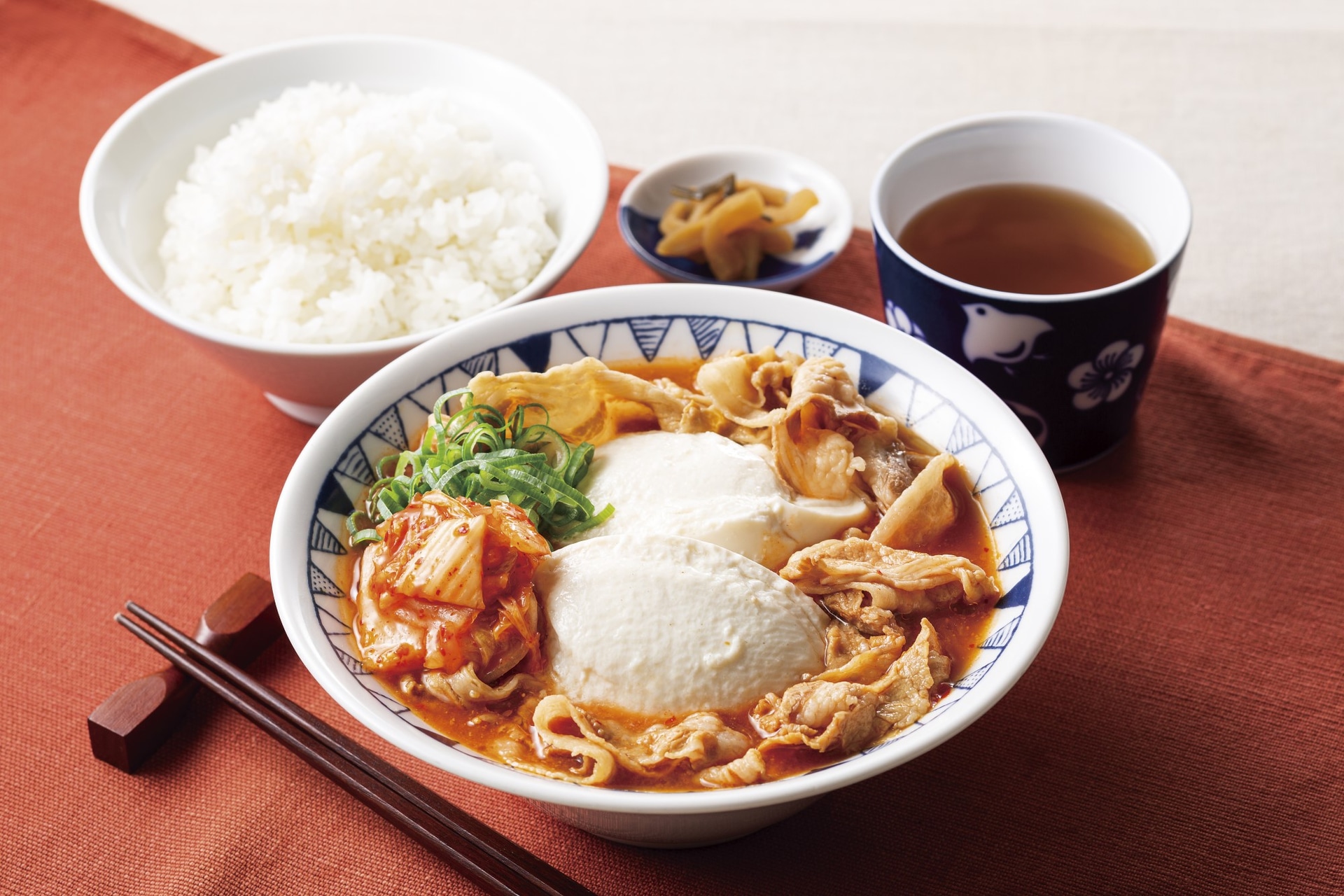 ごちとん「辛味噌チゲ豚汁定食」