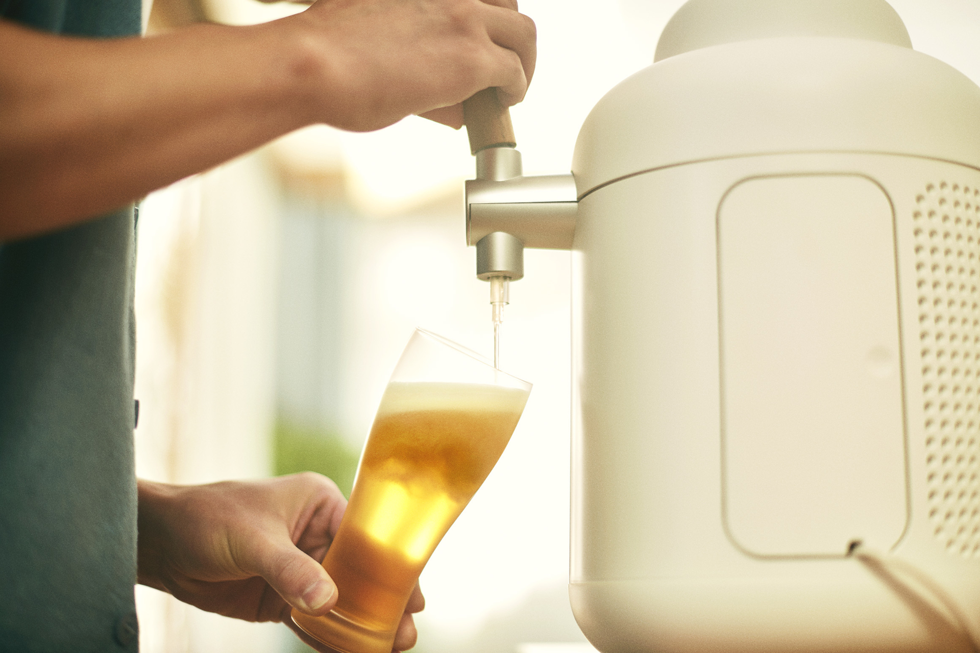 レバーを手前に引くとビールが出てくる