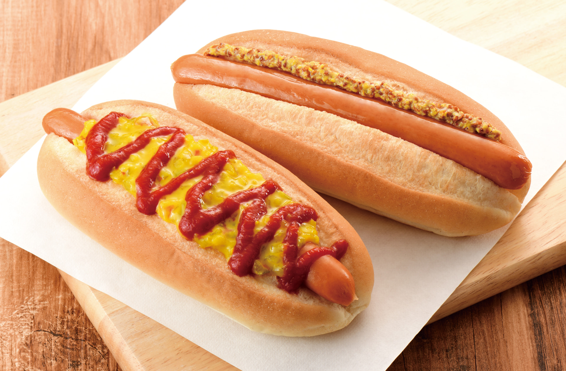 ソフトフランス マスタードレリッシュ（手前）