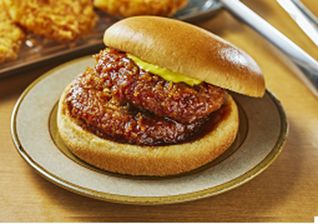 「ダブルチキンカツバーガー」（275円）