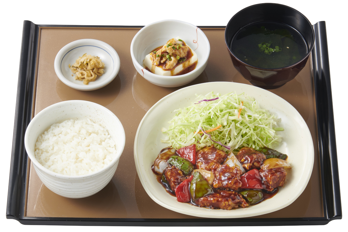 「黒酢酢豚定食」（890円）