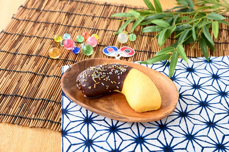 ファミマ チョコバナナみたいなパン など4品発売 夏祭りの屋台定番グルメがパンになった チョコバナナ お好み焼き りんご飴 焼きもろこし グルメ Watch