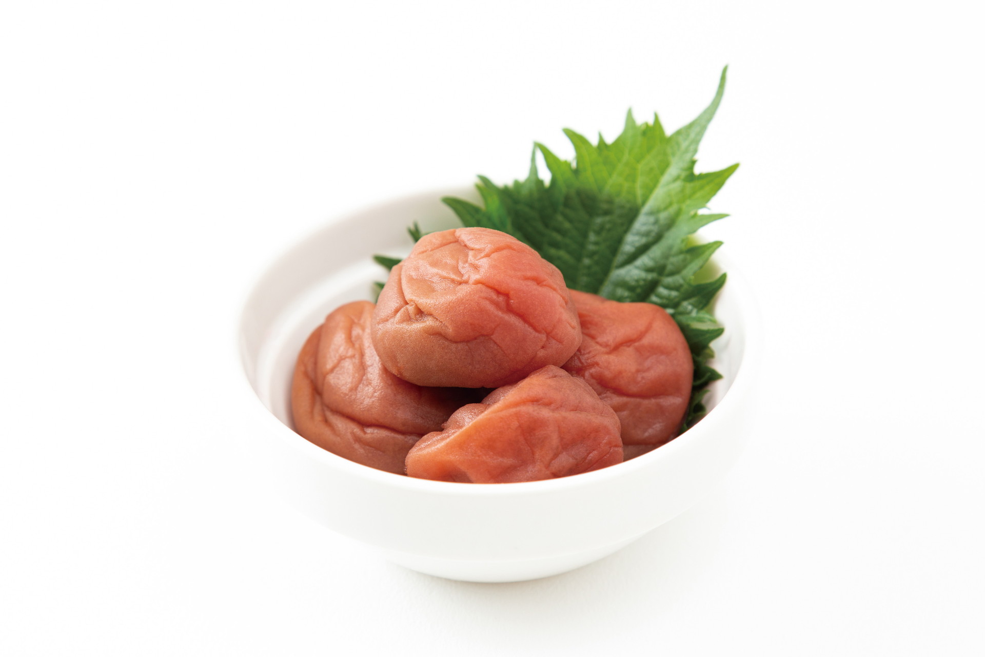 「煎り酒」の原料である鰹節・酒・梅干し