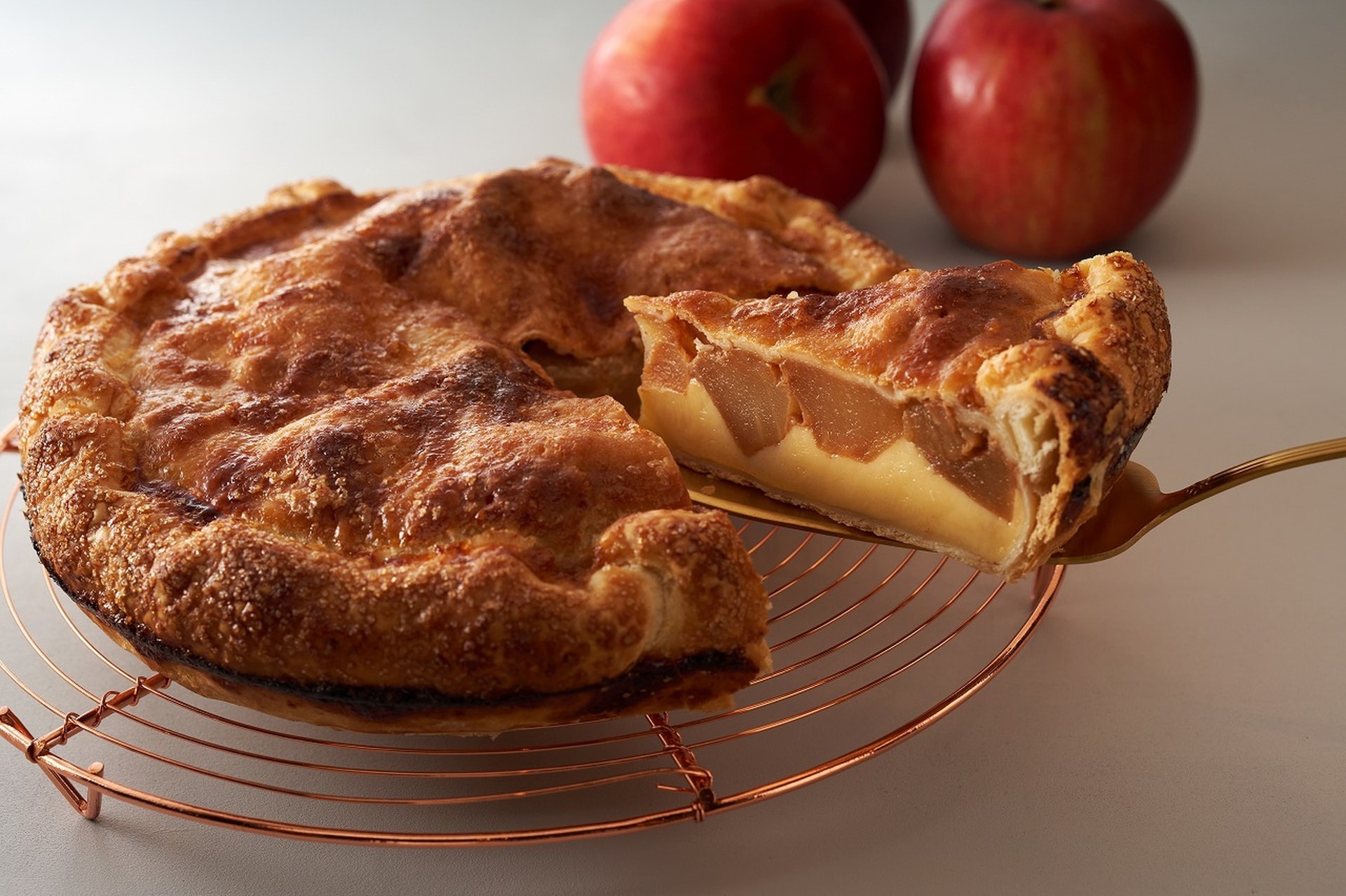 「紅玉のカスタードアップルパイ」（530円）