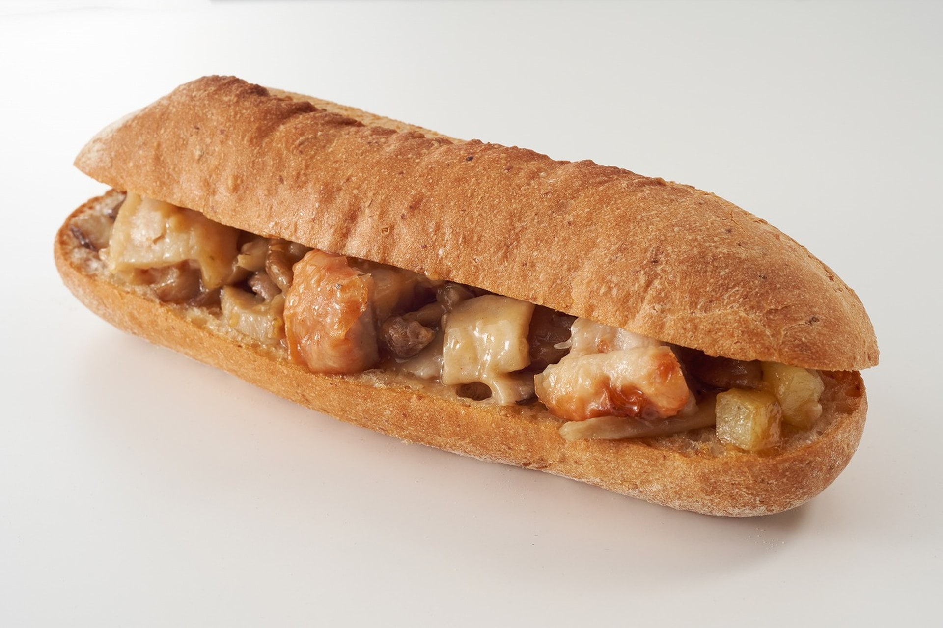 「3種のきのことチキン 石窯フィローネ」（530円）