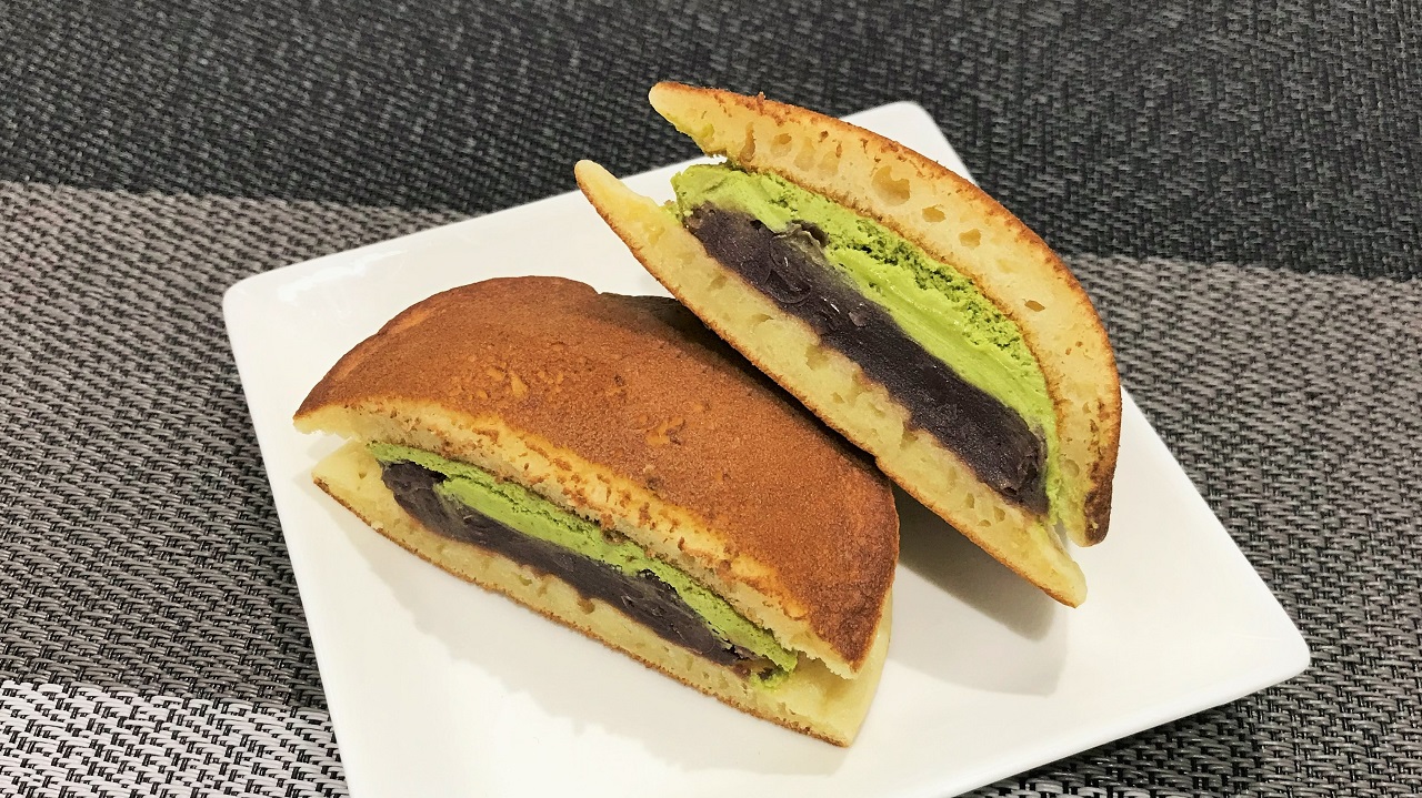 「もっち生どら（つぶあん＆抹茶ホイップ）」（108円）