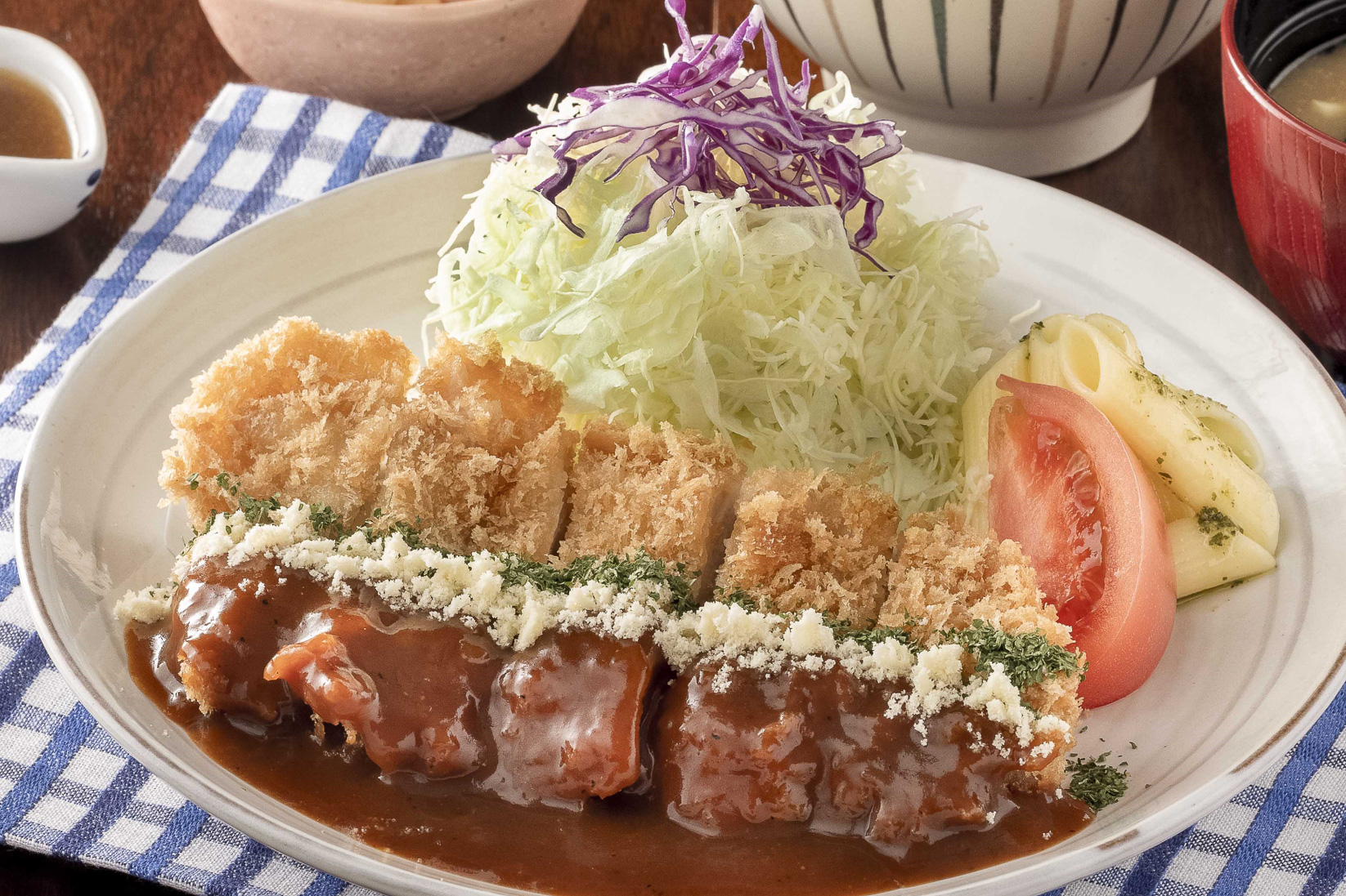 大戸屋「デミグラスキチンかつ定食」
