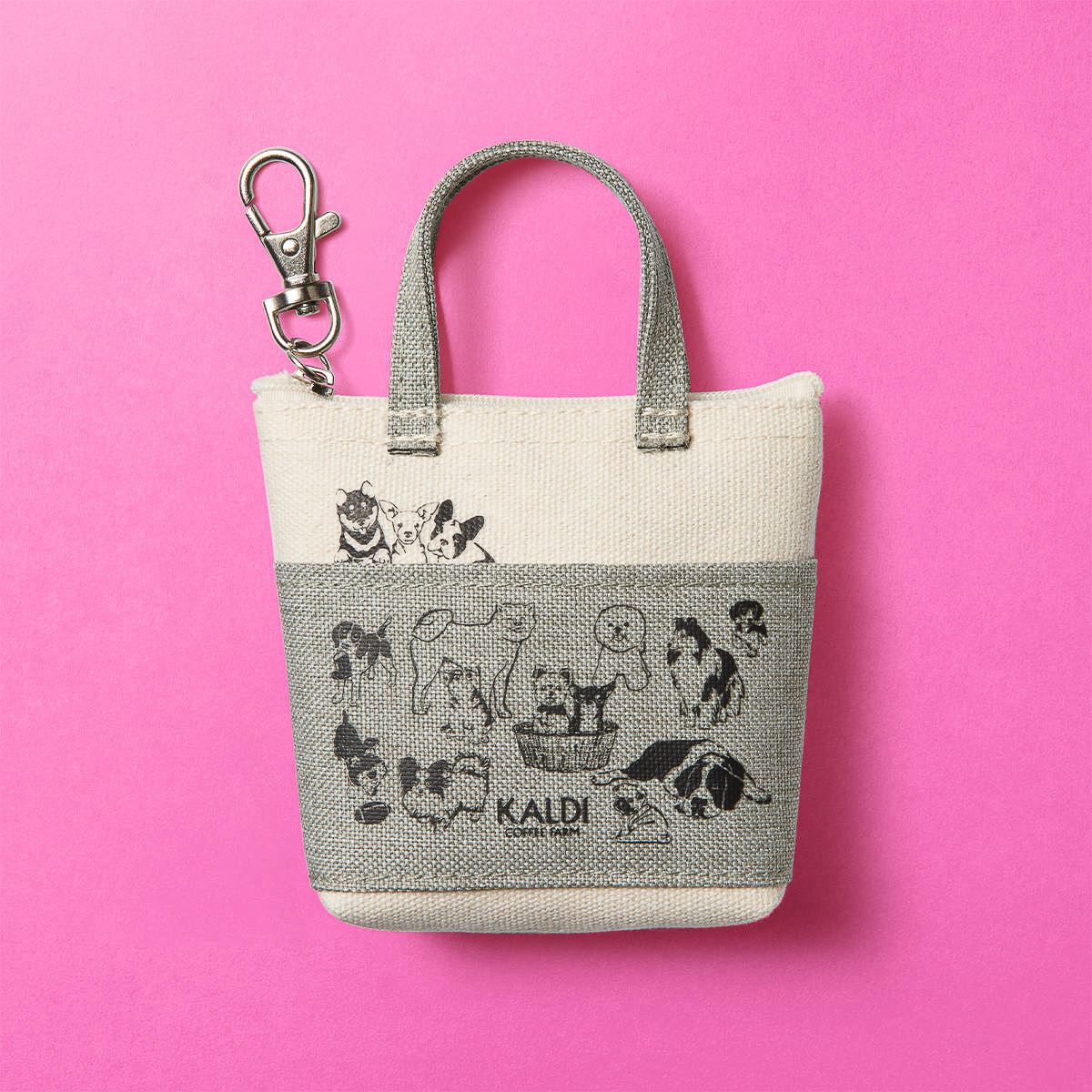 同時発売の「いぬの日ミニミニバッグポーチ」（594円）