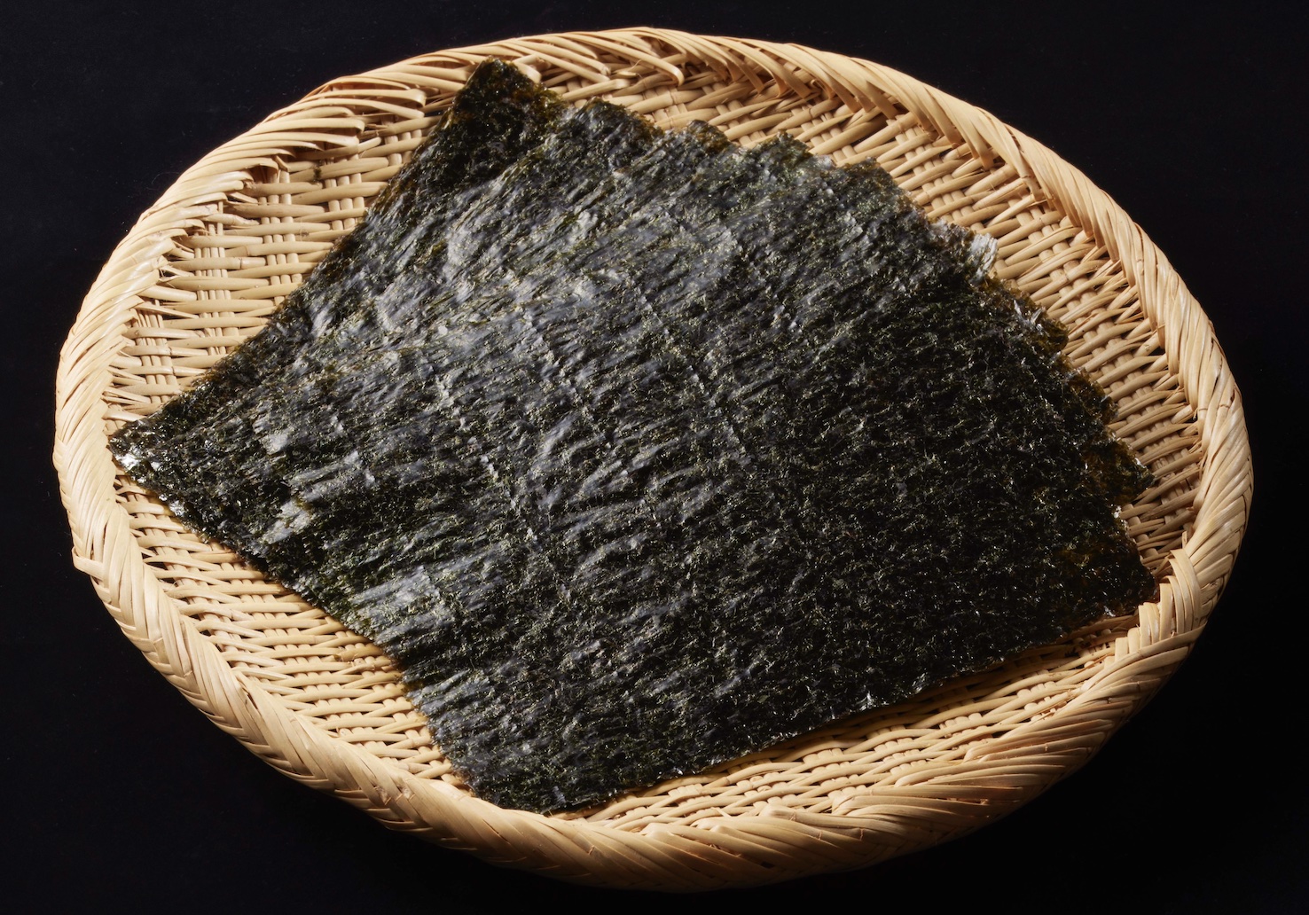 瀬戸内海産海苔の1等級以上を使用。加工工程を見直し、より歯切れや口どけがよくなるように仕立てた※北海道では仕様が異なる