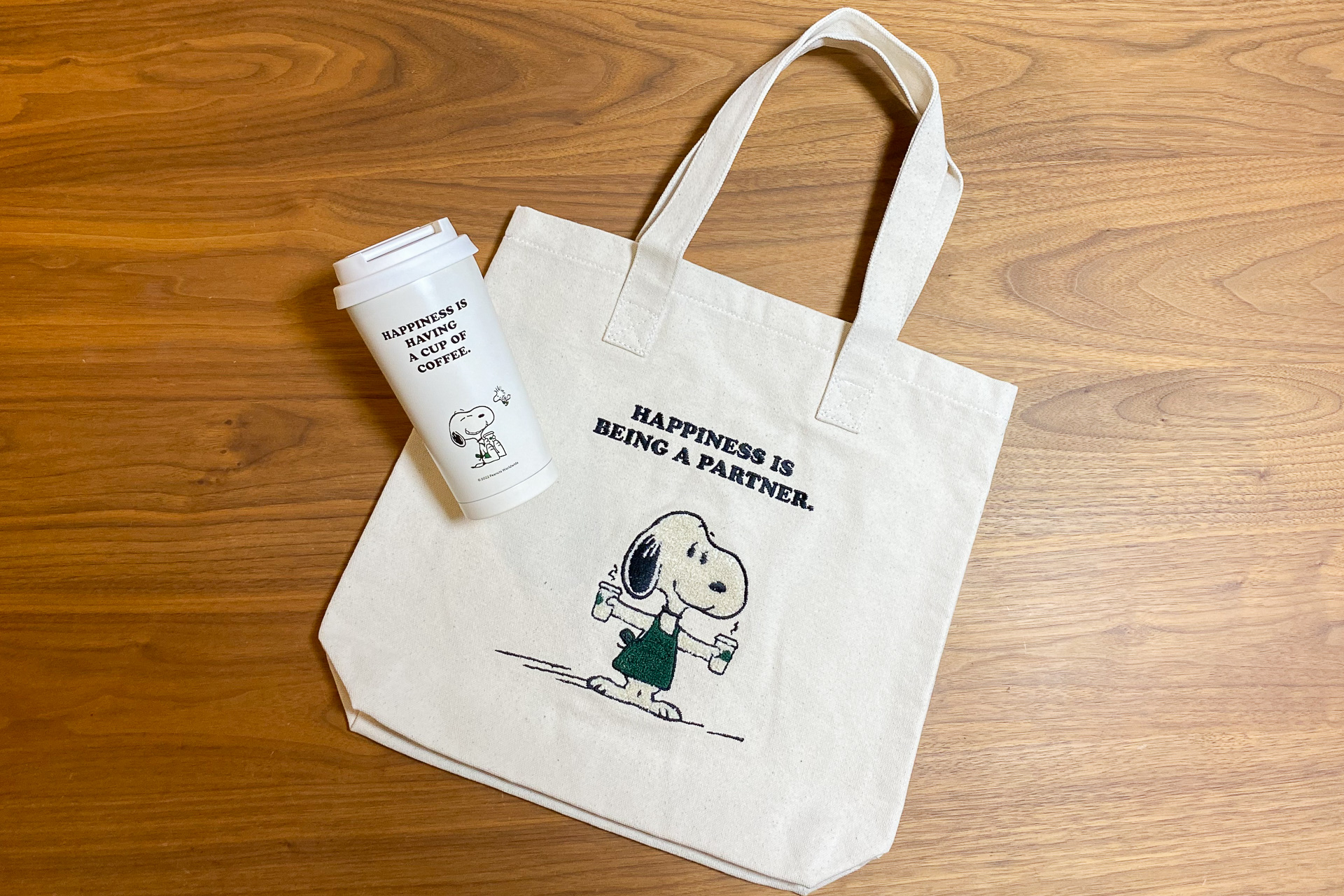「キャンバストートバッグPEANUTS」と「ステンレスToGoロゴタンブラー PEANUTS473ml オフホワイト」