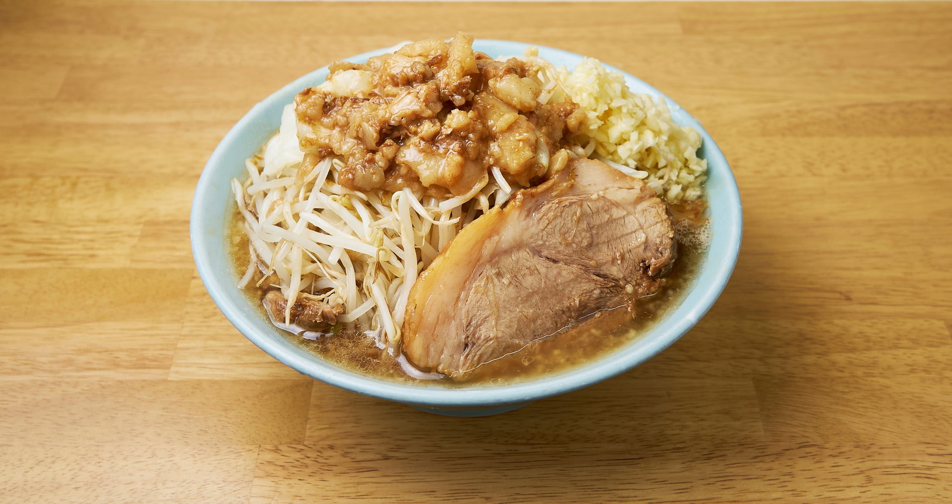 イートイン＜俺の生きる道＞ ラーメン（豚骨醤油ベース）