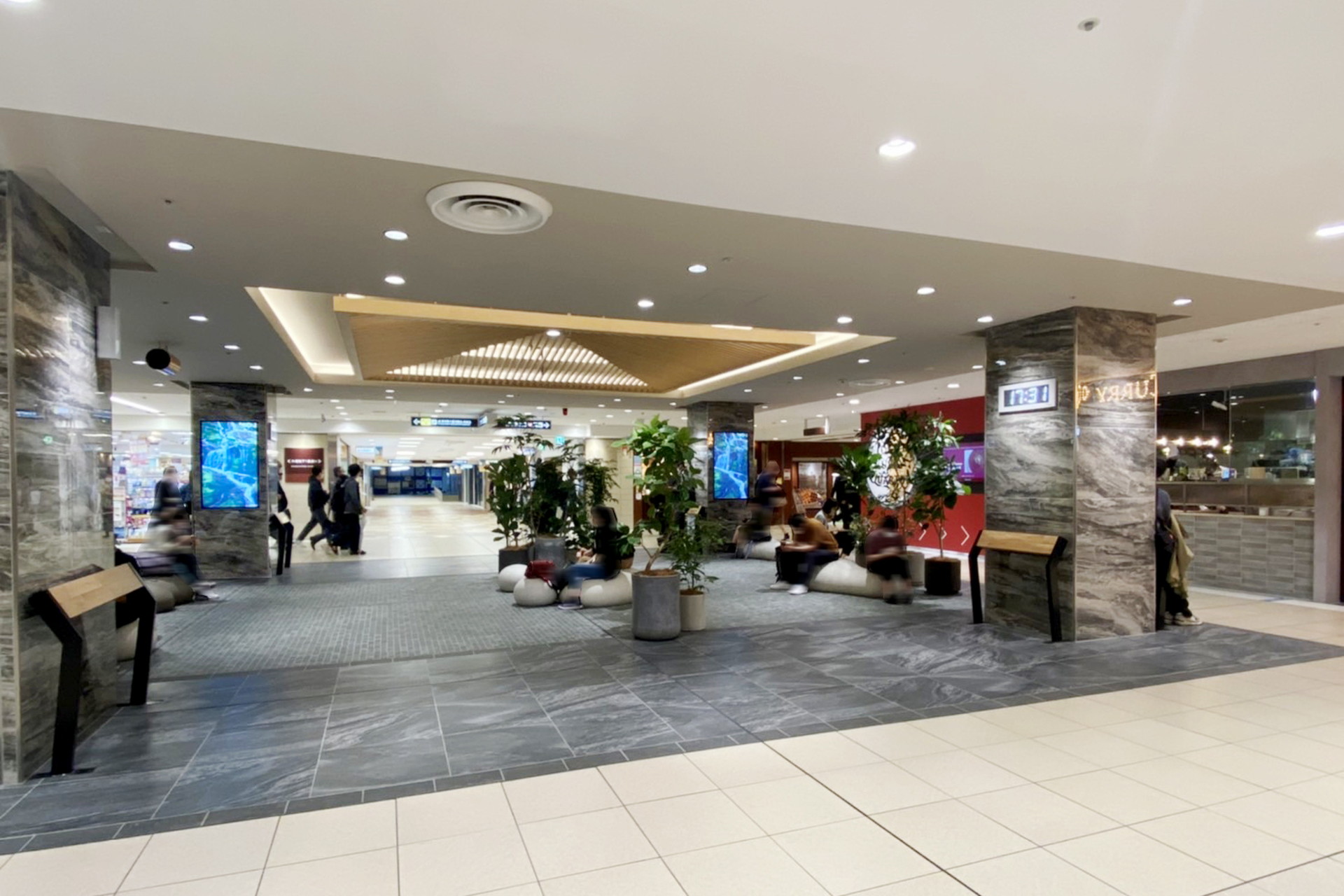 ヤエチカ（八重洲地下街）商業施設のブランドをリニューアル