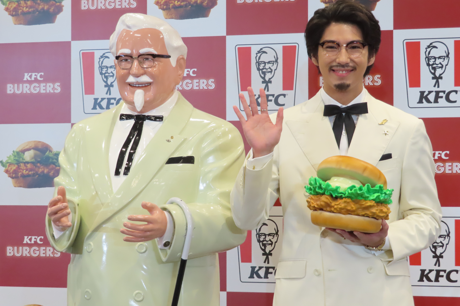 発表会に登場した賀来賢人